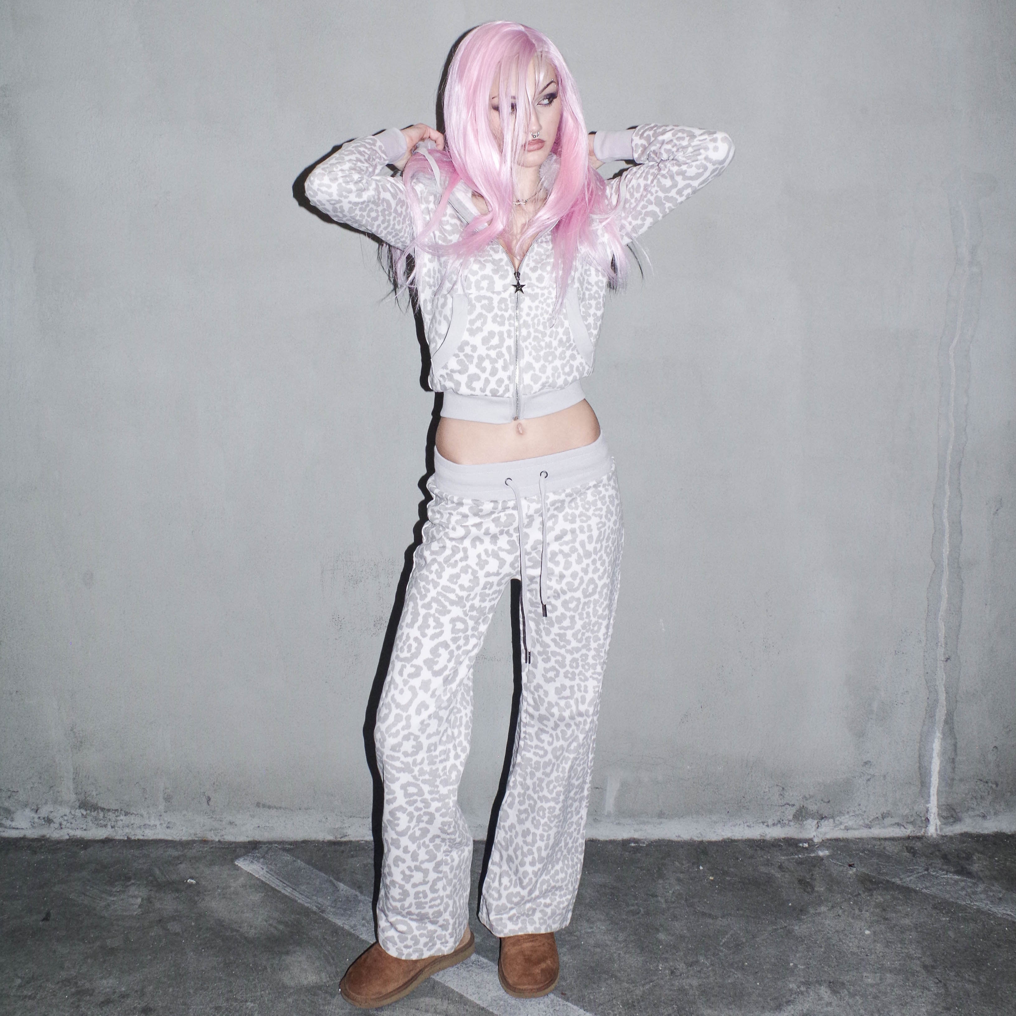 Essential Sweats - Snow Leopard